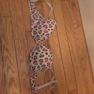 PINK vs cheetah print bra 23B